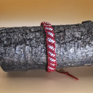 micro macrame náramek červenobílý