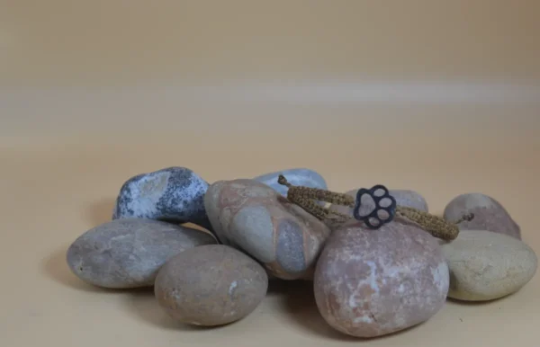 NÁRAMKY S PŘÍVĚSKEM TLAPKA - HNĚDÝ A OKROVÝ - Obrázek 3