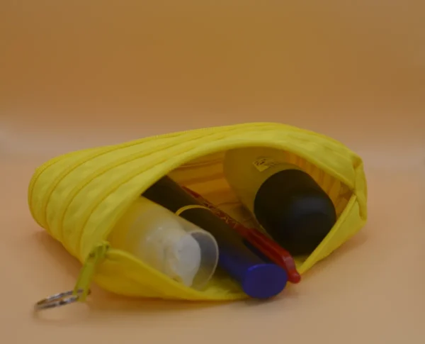 KOSMETICKÁ TAŠTIČKA ZE ZIPU - SVĚTLE ŽLUTÁ - Image 3