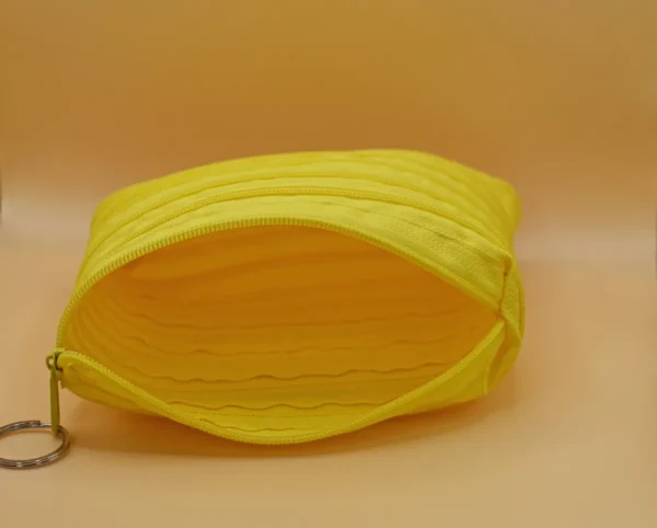 ZIPOVÁ KOSMETICKÁ TAŠTIČKA - SVĚTLE ŽLUTÁ - Image 2