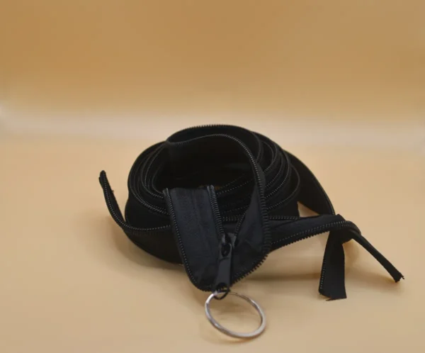 ZIPOVÁ KOSMETICKÁ TAŠTIČKA - ČERNÁ - Image 4