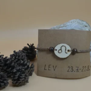 Náramek micro macrame se znamením zvěrokruhu Lev.