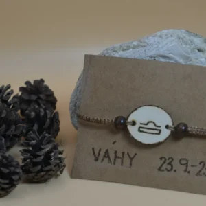 Znamení zvěrokruhu - váhy v micro -macrame náramku. Jedinečný dárek, kterýí potěší i překvapí.