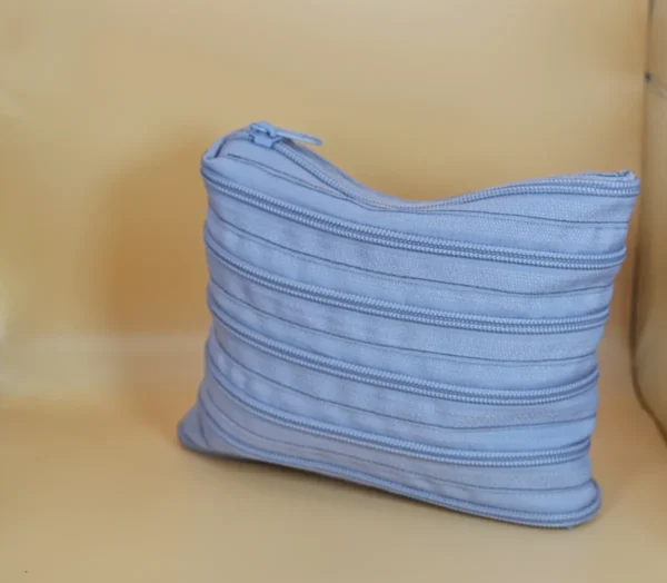 Pouzdro ze zipu, originální řešení pro uspořádání drobností. Vhodné pro ženy, muže i děti.