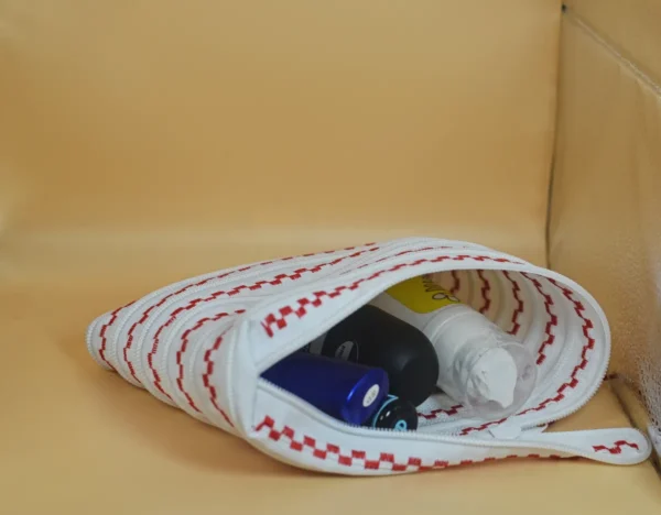 TAŠTIČKA ZIPOVÁ  - BÍLÁ S VYŠÍVÁNÍM - Image 2