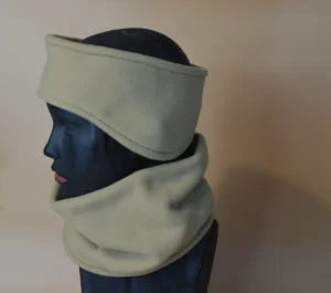 Fleecová čelenka barvy béžové, s rozšířenou částí na uši.