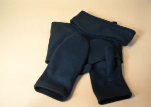 Kompletní fleecová sada - čelenka, rukavice a nákrčník. Vyrobeno z příjemného, lehkého a pružného materiálui.