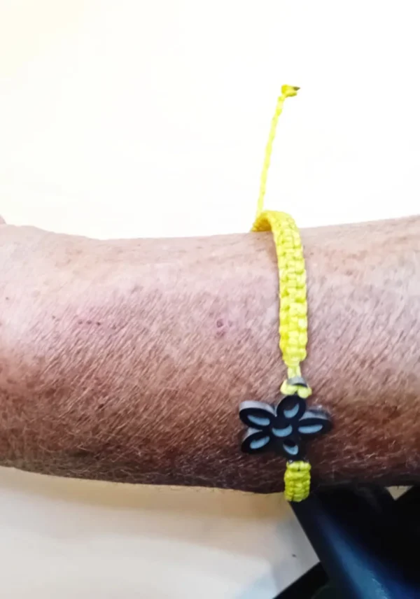 NÁRAMEK MICRO MACRAME S  KVĚTINOU - ŽLUTÝ - Obrázek 2