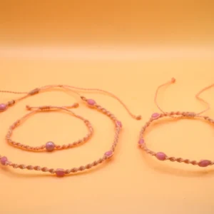 Elegantní jemná souprava - náhrdelník, náramek a ozdoba na nohu. Vytvořeno technikou micro macrame z brazilské povoskované nitě.