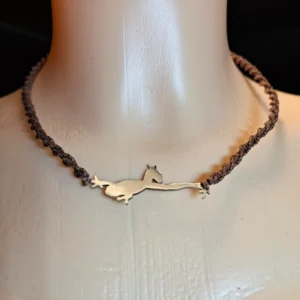 Micro macrame náhrdelník, choker s nerezovým přívěskem žábou