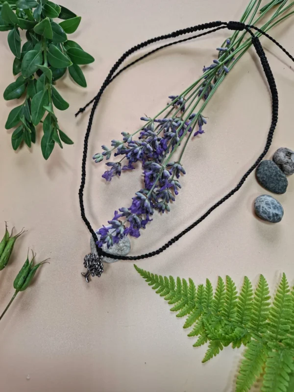 Náhrdelník micro macrame s nerezovým přívěskem strom života.