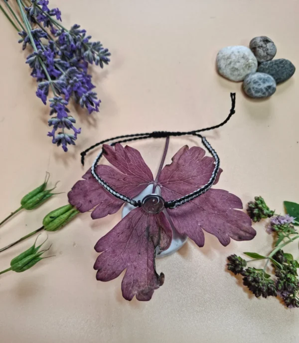 Náramek micro macrame se nerezovým přívěskem jin jang.