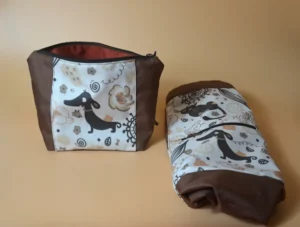 Složený batůžek připravený k uložení do taštičky