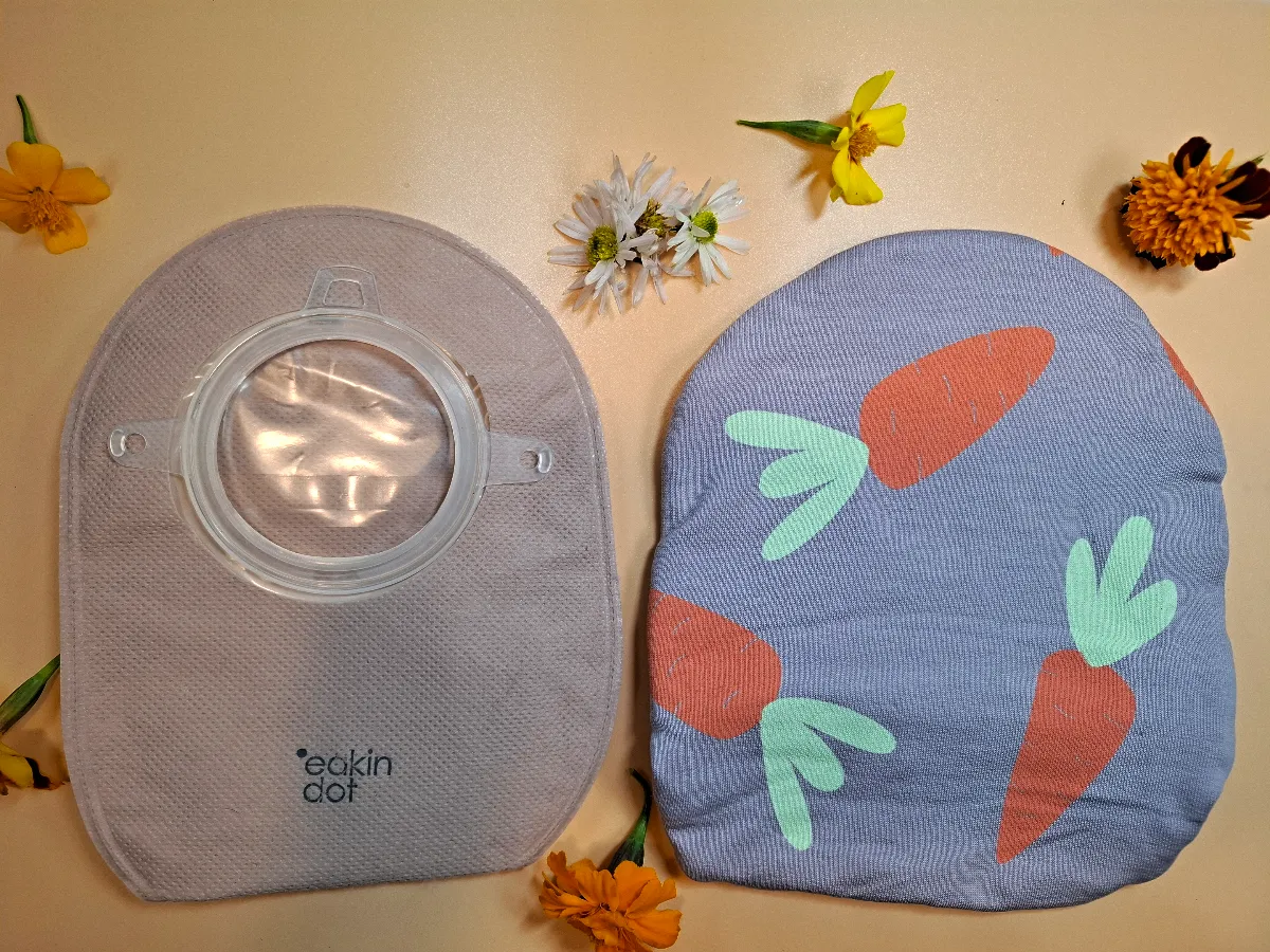 Ručně šitý pružný návlek z bavlněného úpletu na stomický sáček.