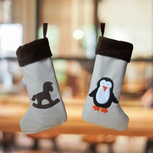 Mikulášská punčocha s vánočními motivy k zavěšení do okna na nadílku.