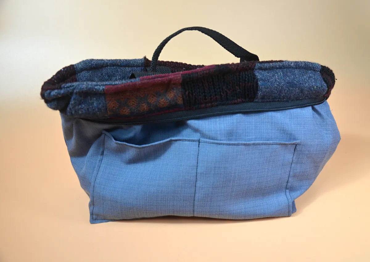 Vnitřní část tašky z upcyklovaného svetru
